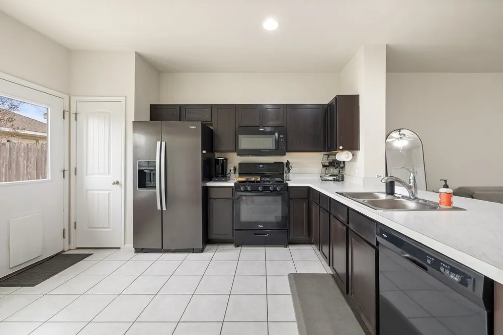 1058 Sand Post Place San Marcos, TX 78666