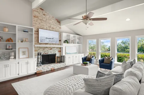 209 Crescent Bluff