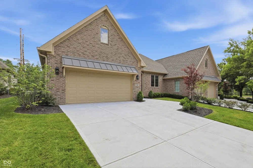 1569 Ashwood Court Greenwood, IN 46143
