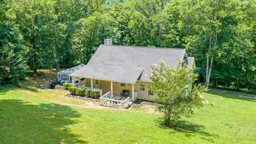 1210 Buckeye Rd Fayetteville, TN 37334