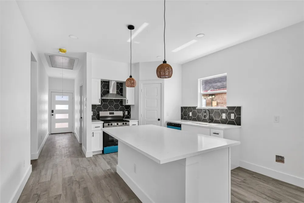 9704 Valley Mills Lane Dallas, TX 75227