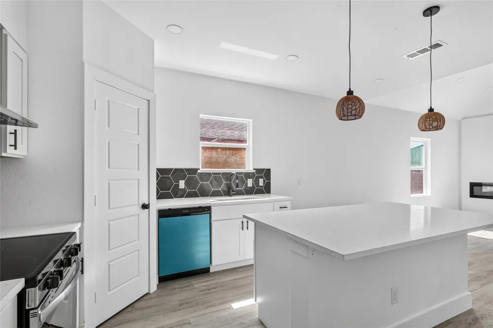 9704 Valley Mills Lane Dallas, TX 75227