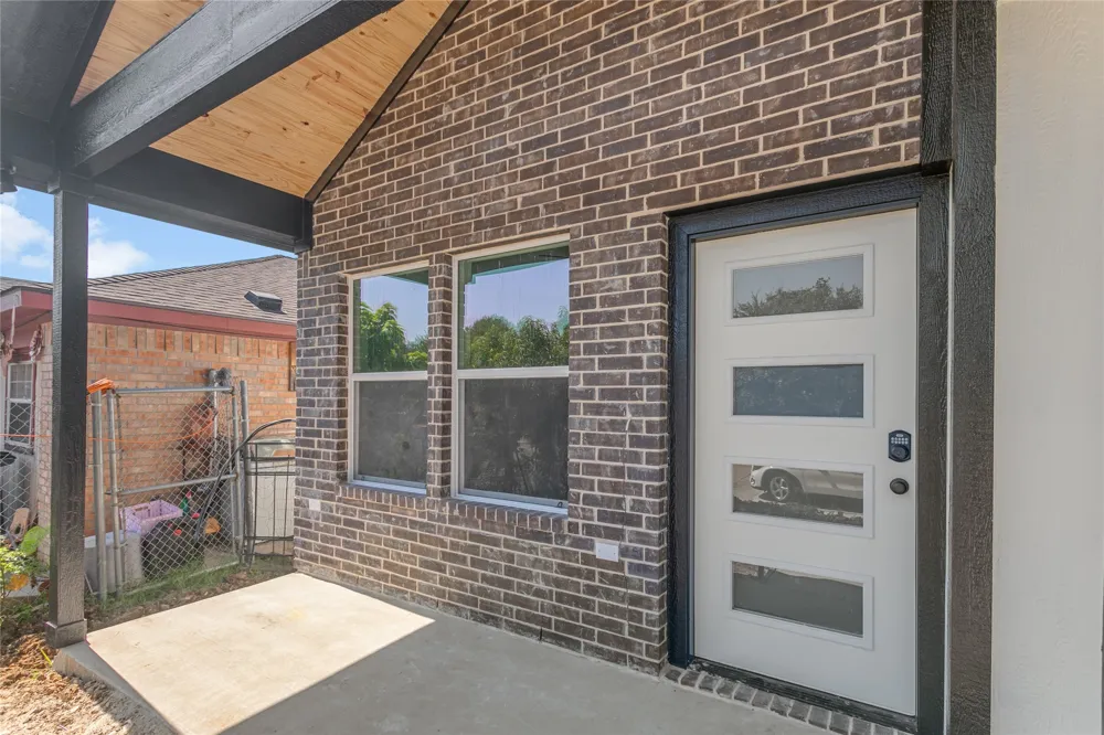 9704 Valley Mills Lane Dallas, TX 75227