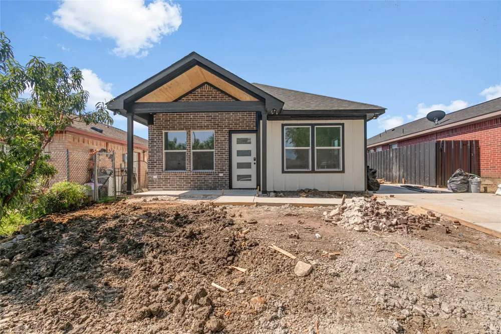 9704 Valley Mills Lane Dallas, TX 75227