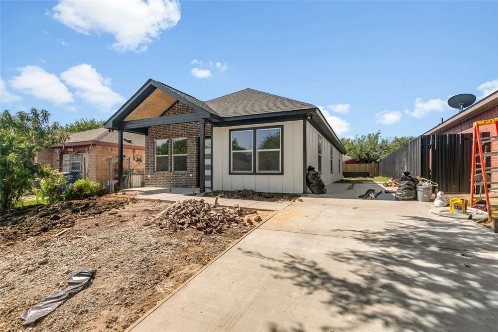9704 Valley Mills Lane Dallas, TX 75227