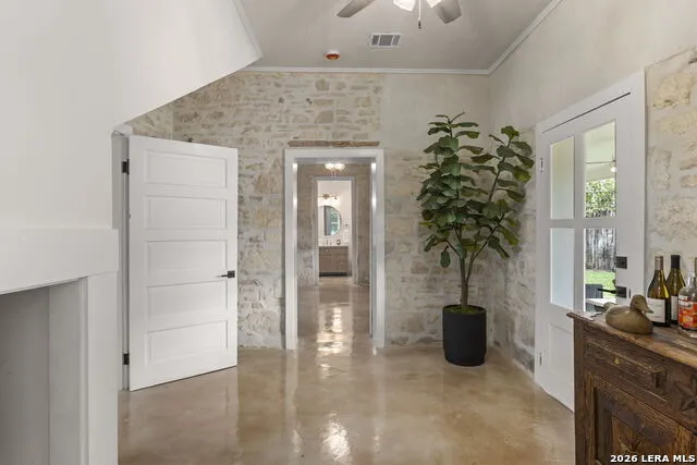 824 HIGH ST Comfort, TX 78013