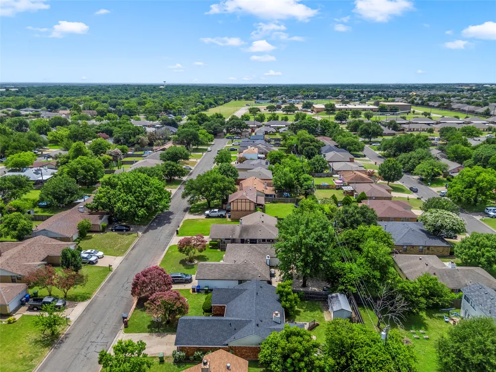 2105 Real Drive Woodway, TX 76712