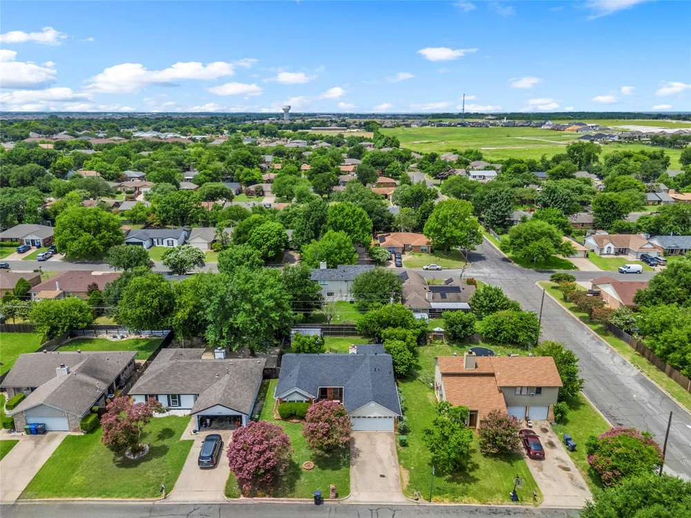 2105 Real Drive Woodway, TX 76712