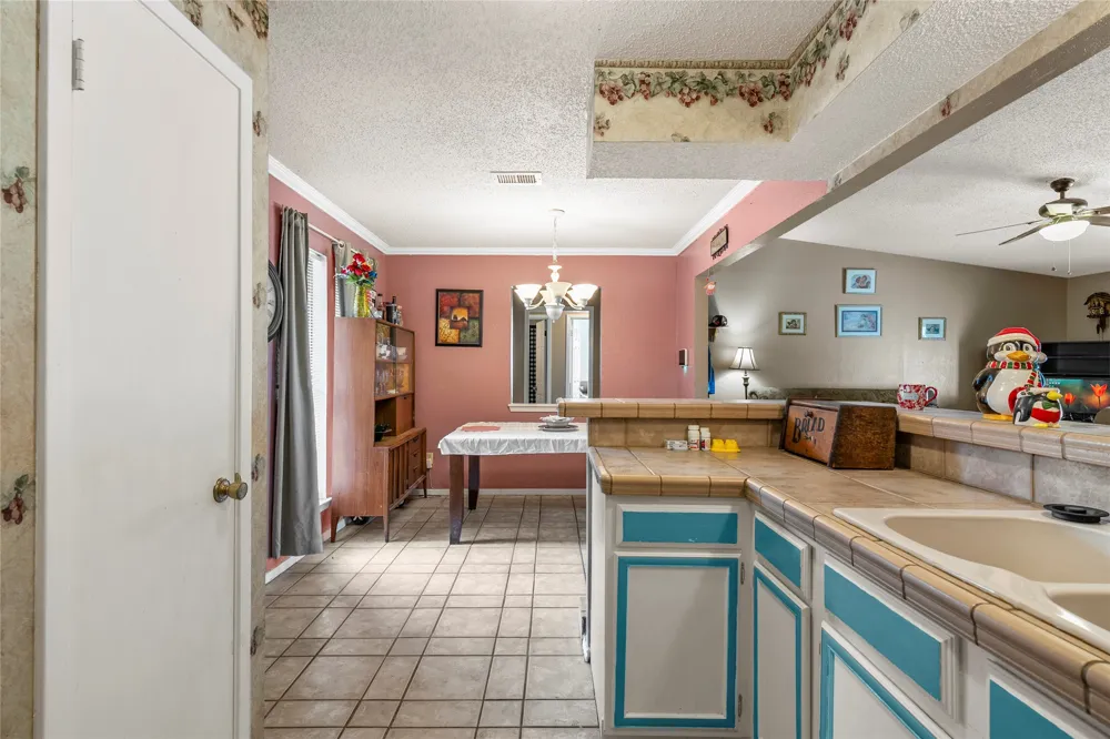 2105 Real Drive Woodway, TX 76712