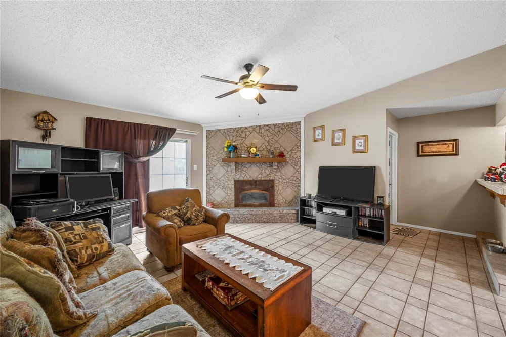2105 Real Drive Woodway, TX 76712