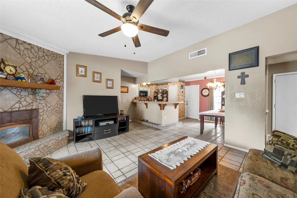 2105 Real Drive Woodway, TX 76712