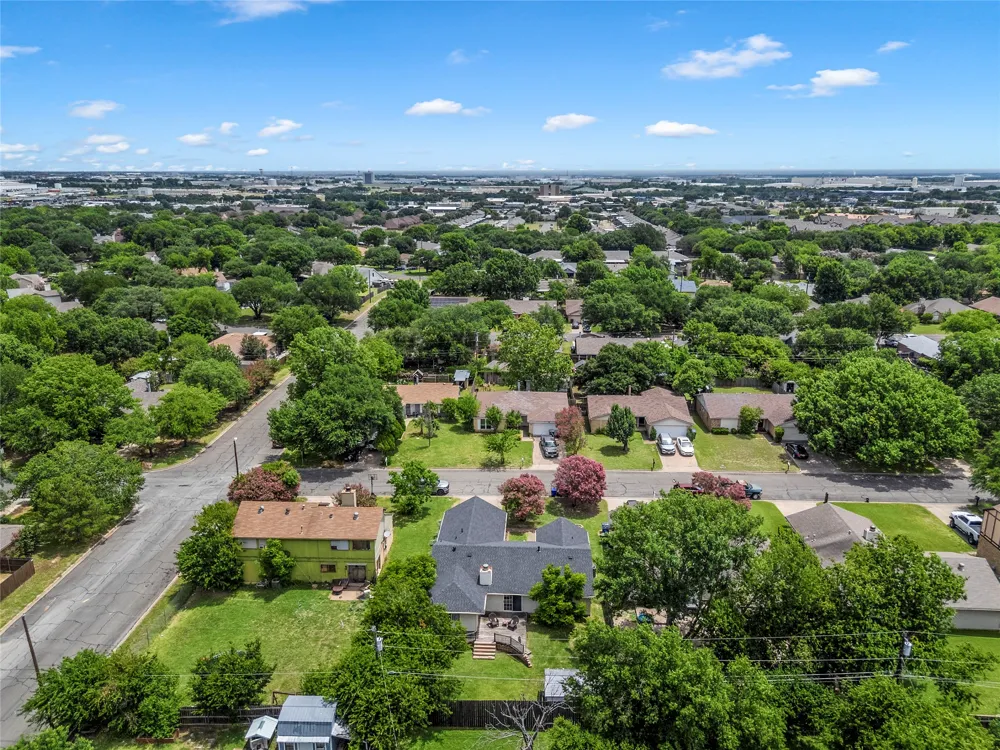 2105 Real Drive Woodway, TX 76712