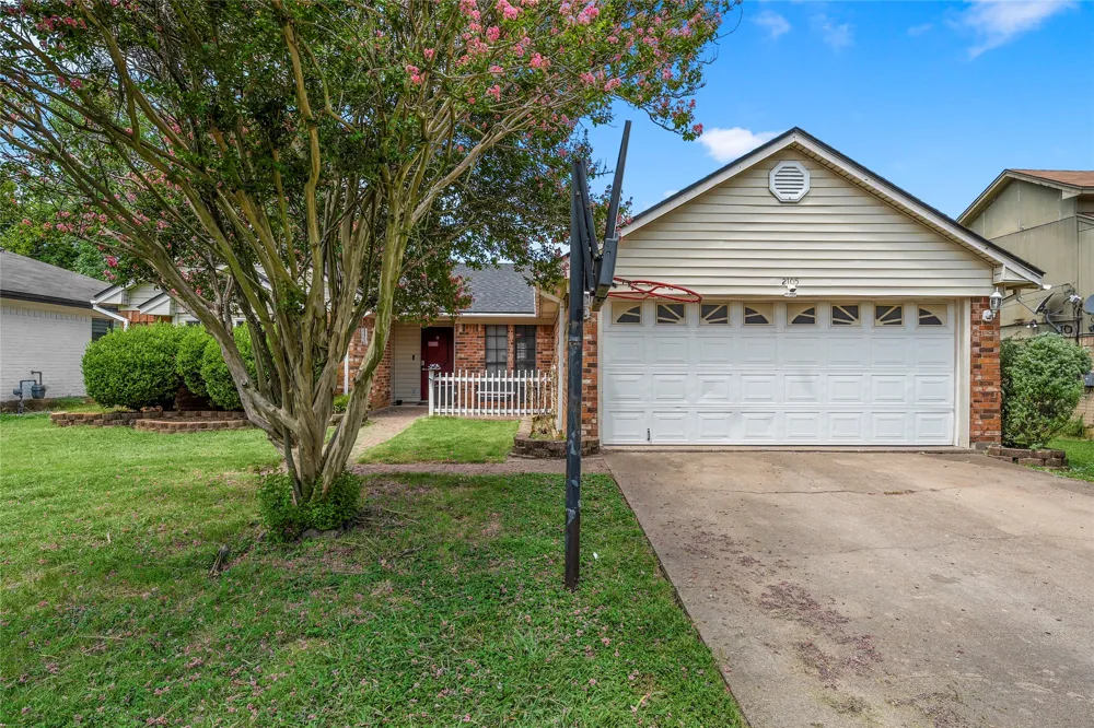 2105 Real Drive Woodway, TX 76712
