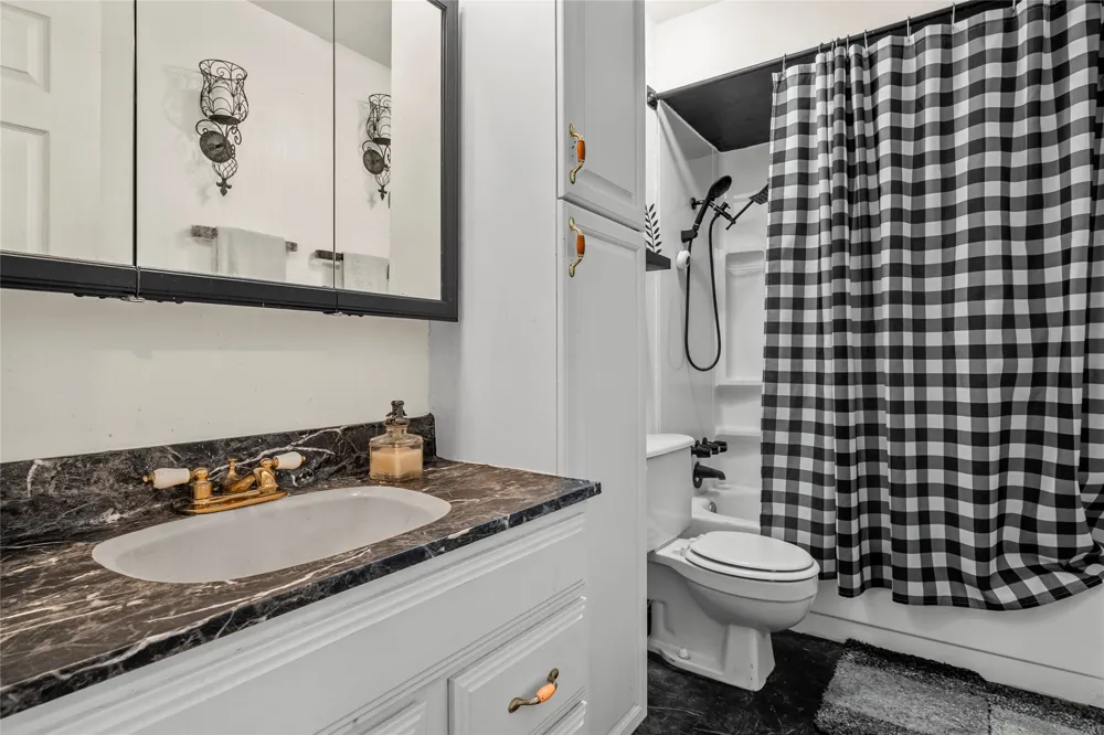 2105 Real Drive Woodway, TX 76712