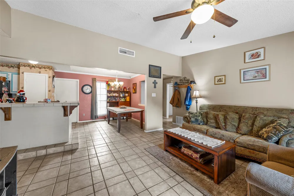 2105 Real Drive Woodway, TX 76712