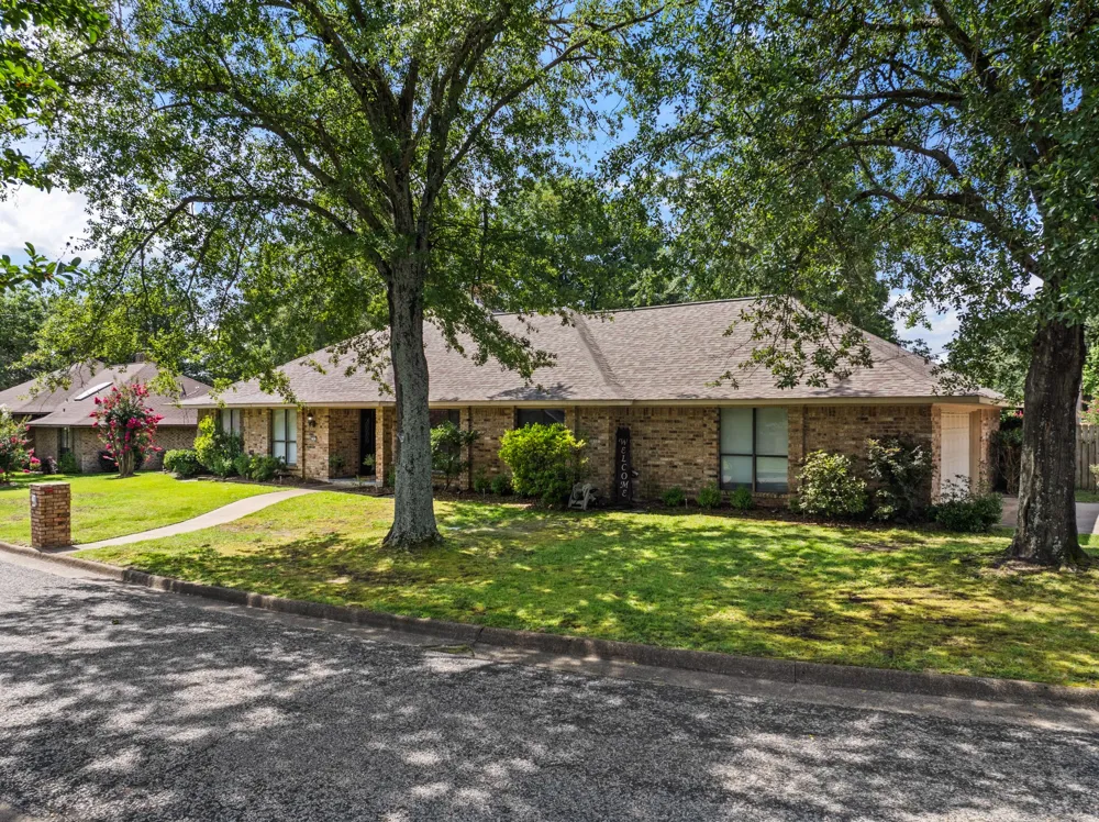 1801 Fairway Mt Pleasant, TX 75455
