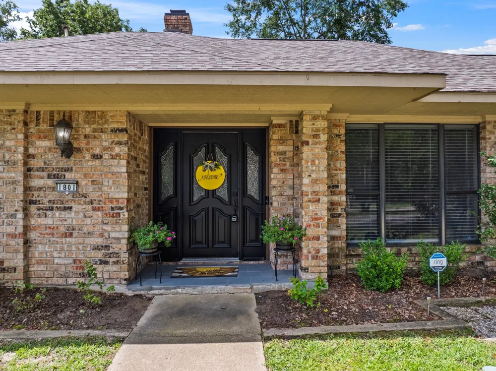 1801 Fairway Mt Pleasant, TX 75455
