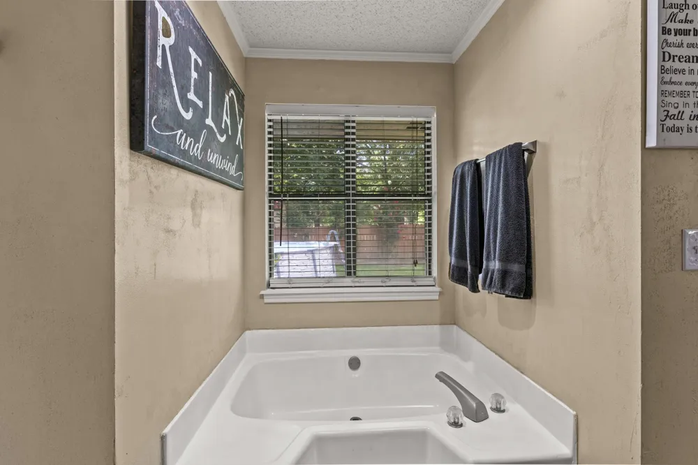 1801 Fairway Mt Pleasant, TX 75455
