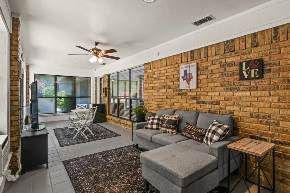 1801 Fairway Mt Pleasant, TX 75455