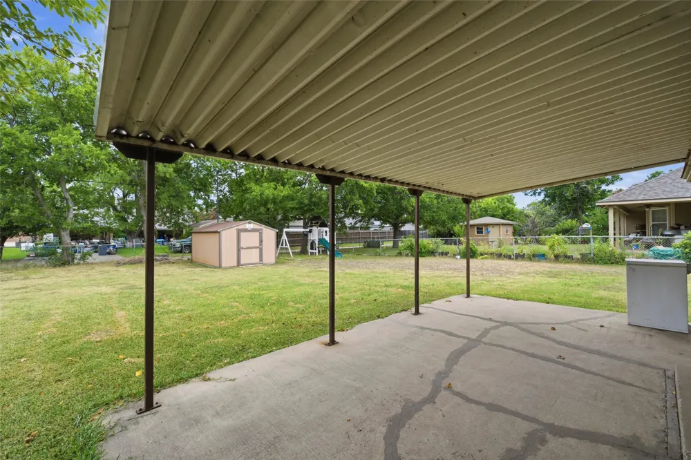 1203 Reagan Street West, TX 76691
