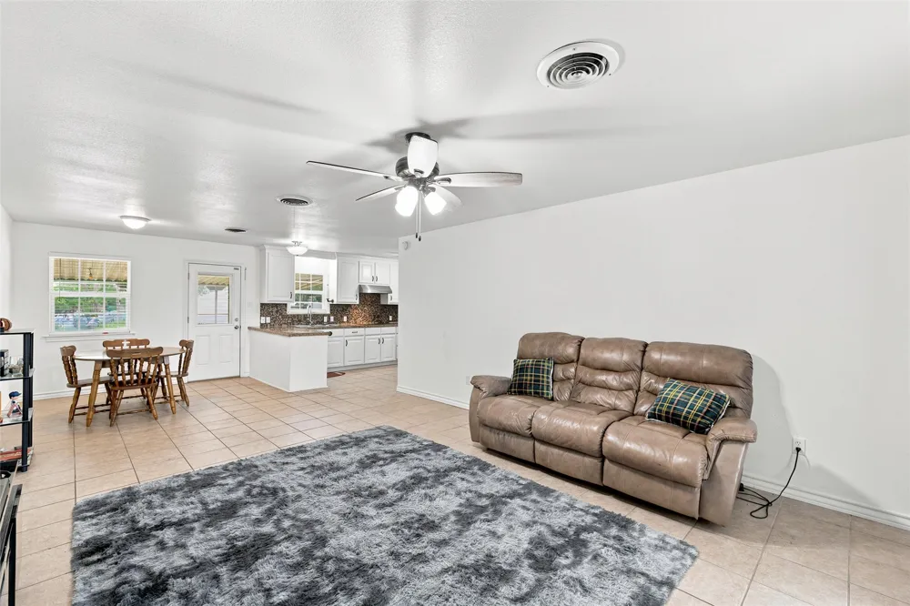 1203 Reagan Street West, TX 76691
