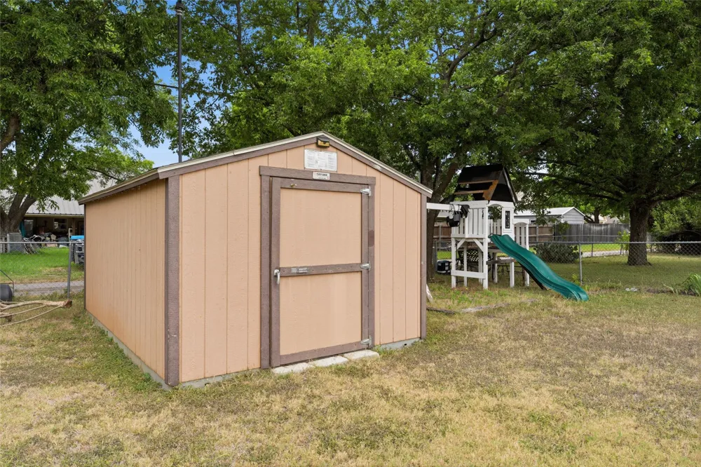 1203 Reagan Street West, TX 76691