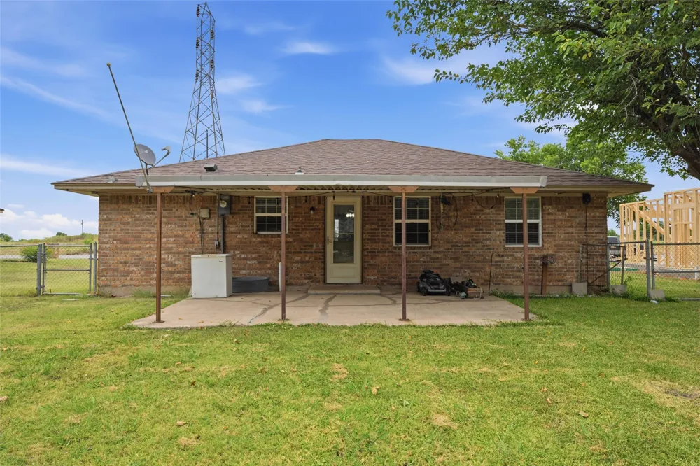 1203 Reagan Street West, TX 76691