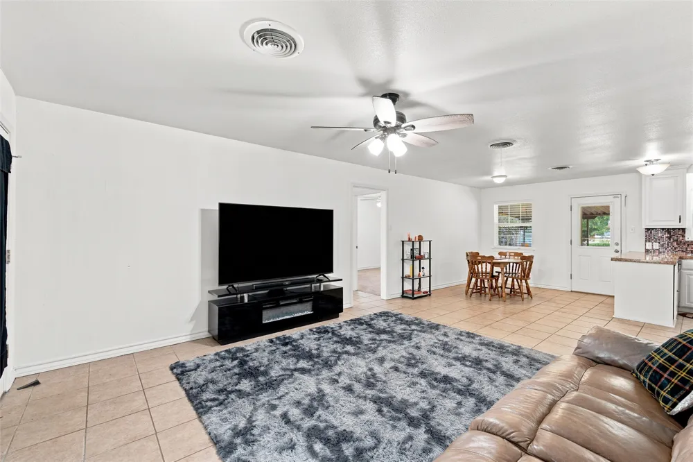 1203 Reagan Street West, TX 76691