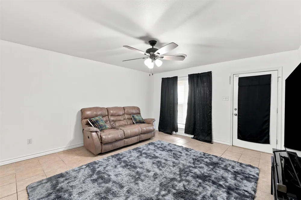 1203 Reagan Street West, TX 76691