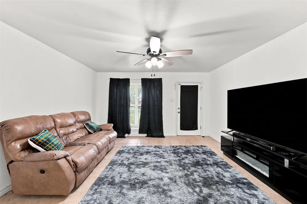 1203 Reagan Street West, TX 76691