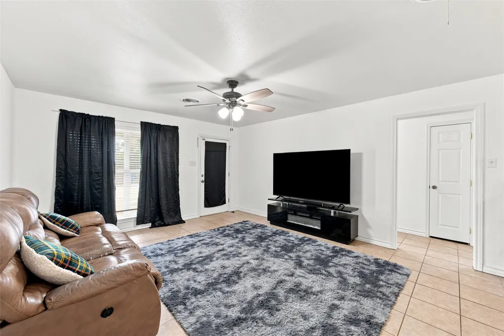1203 Reagan Street West, TX 76691