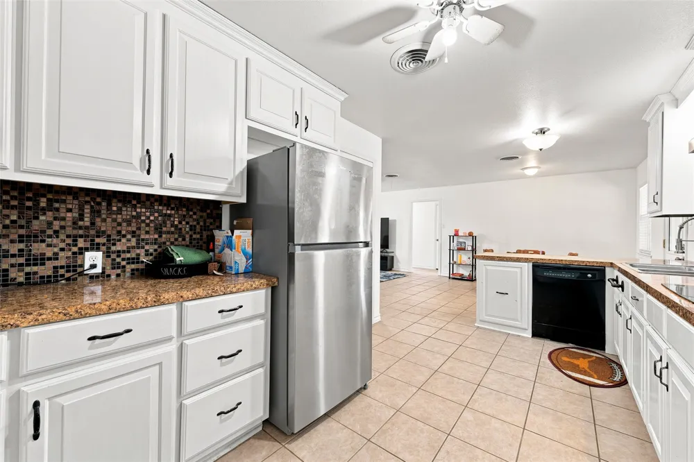 1203 Reagan Street West, TX 76691