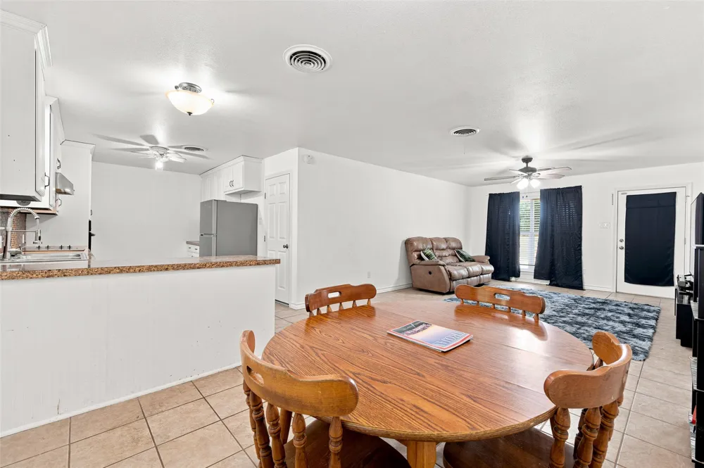 1203 Reagan Street West, TX 76691