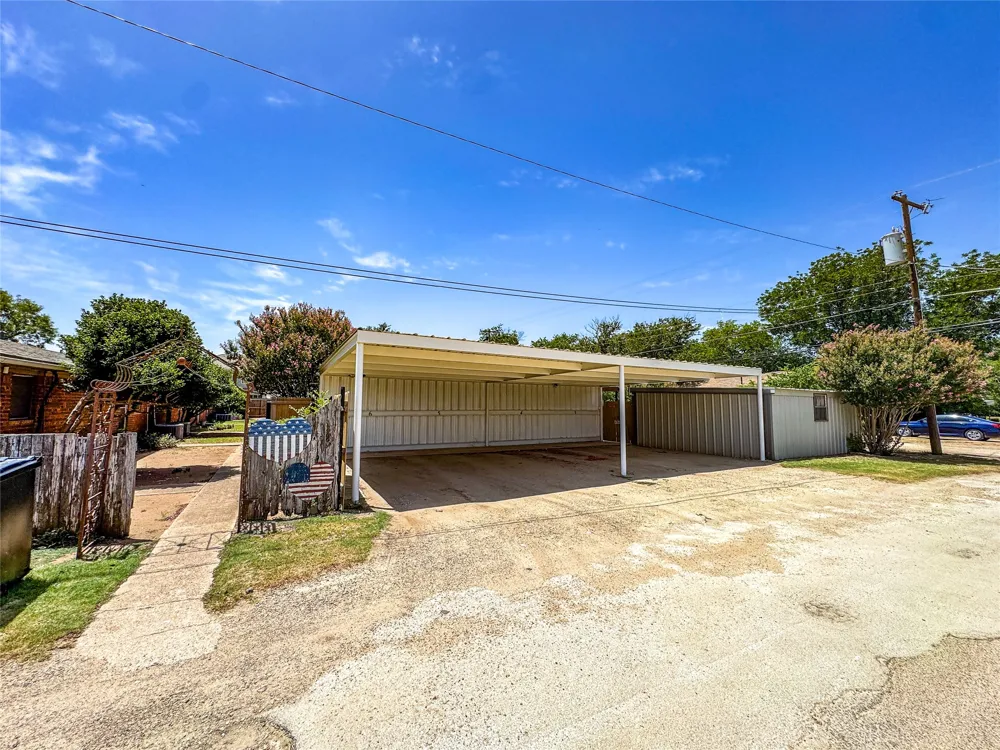 705 Avenue E Haskell, TX 79521