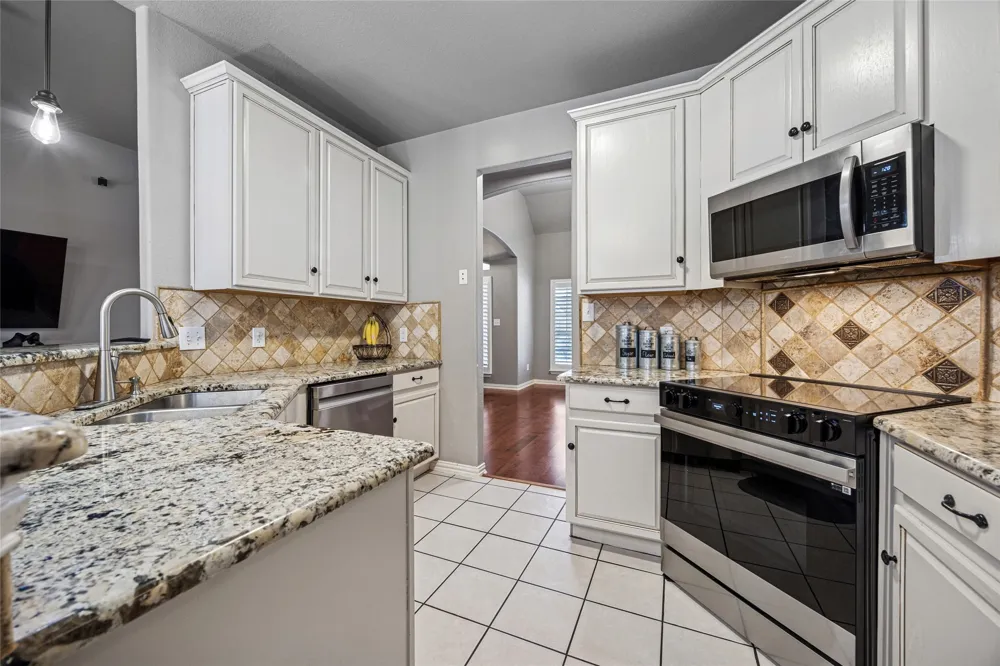507 Mattie Lane Lake Dallas, TX 75065