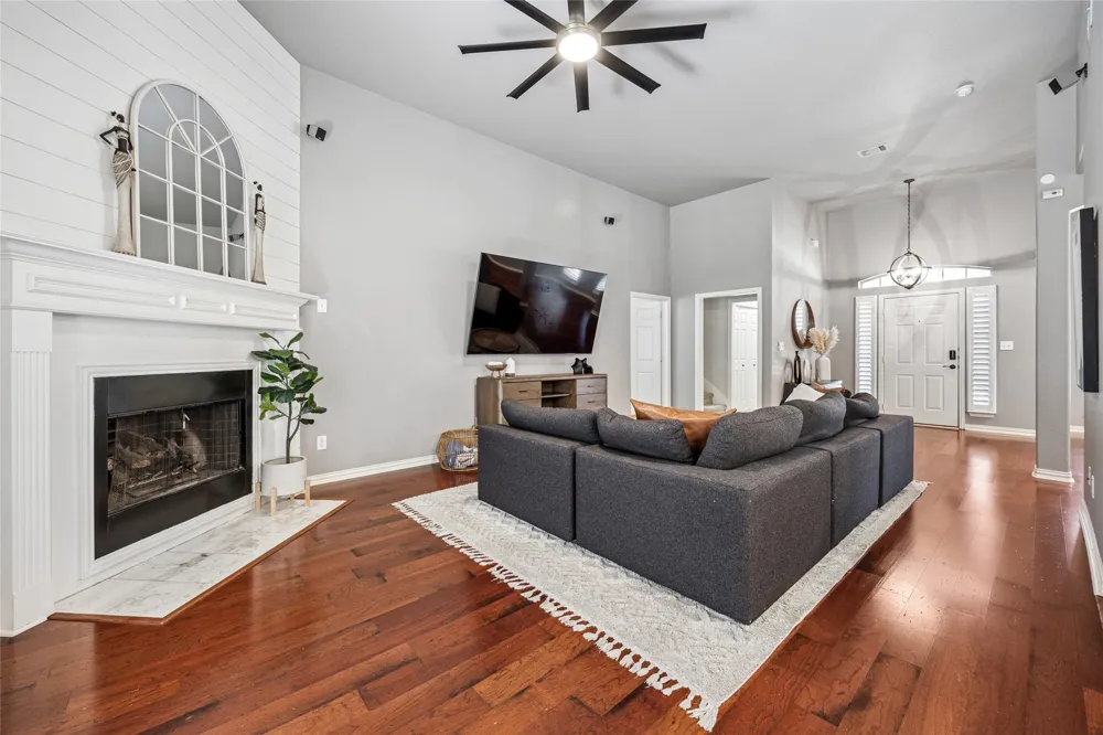 507 Mattie Lane Lake Dallas, TX 75065