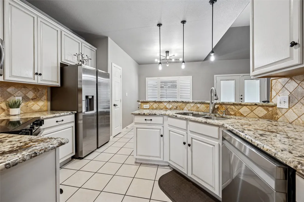 507 Mattie Lane Lake Dallas, TX 75065