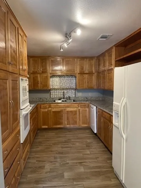 609 Williamsburg Court Granbury, TX 76048