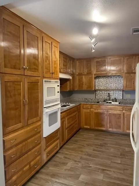 609 Williamsburg Court Granbury, TX 76048