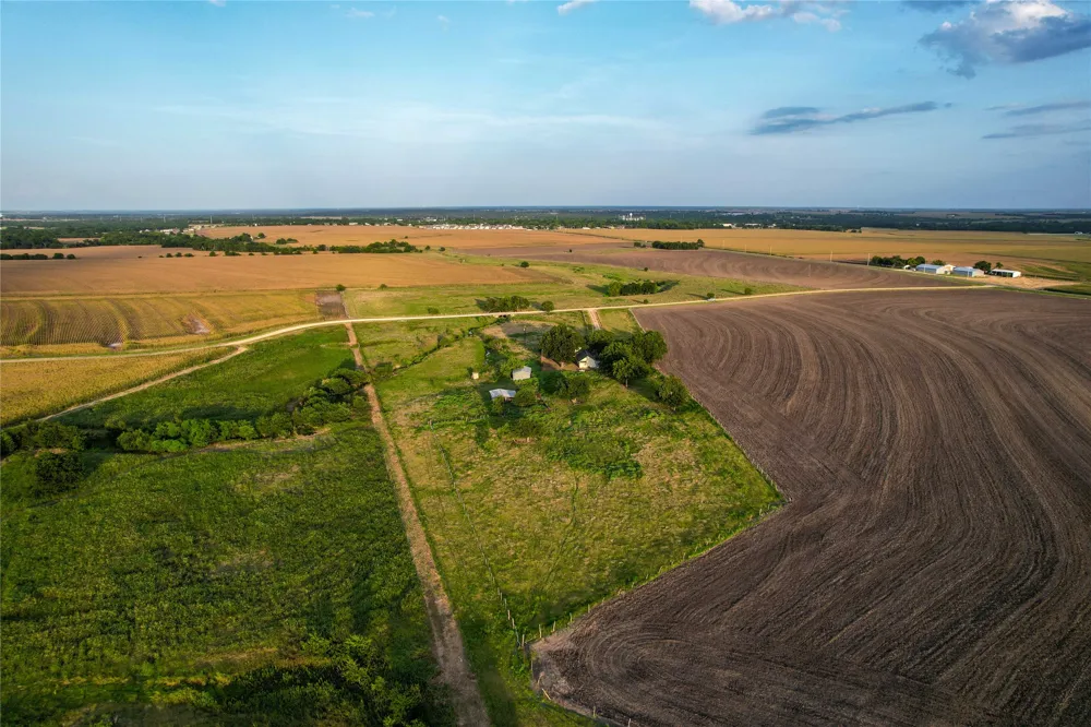 14940 Cathy Creek Road Holland, TX 76534