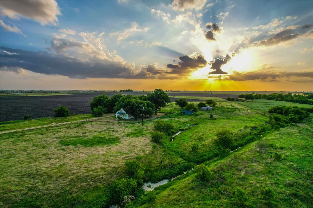 14940 Cathy Creek Road Holland, TX 76534