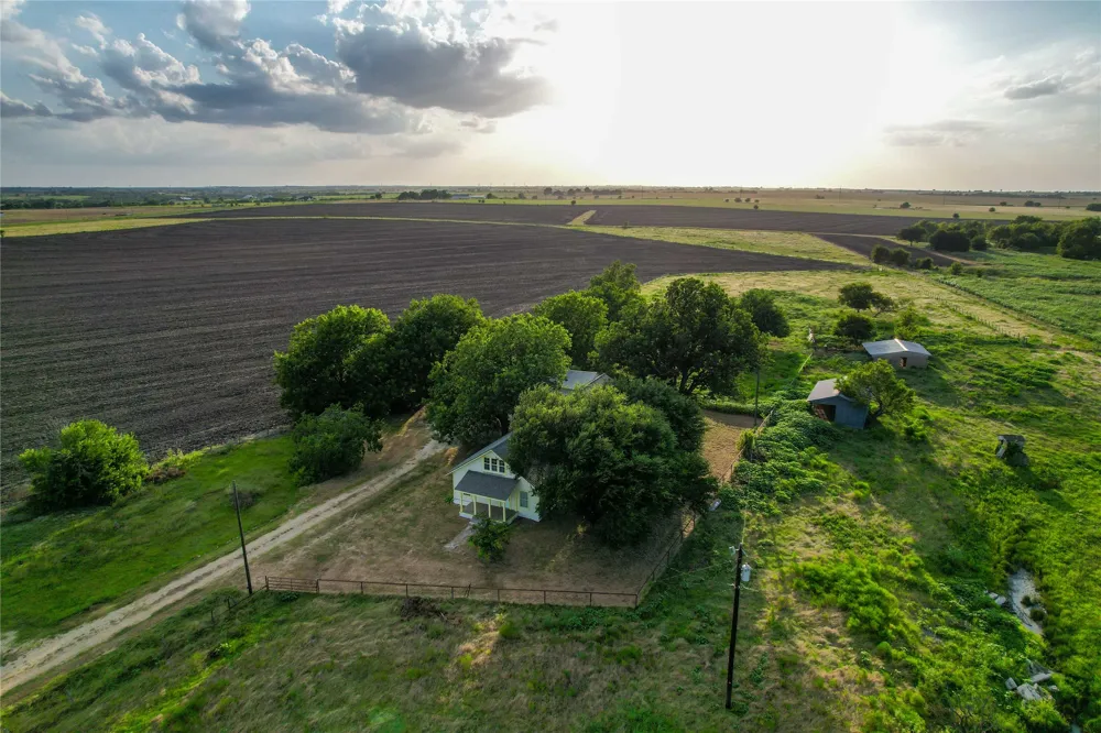 14940 Cathy Creek Road Holland, TX 76534