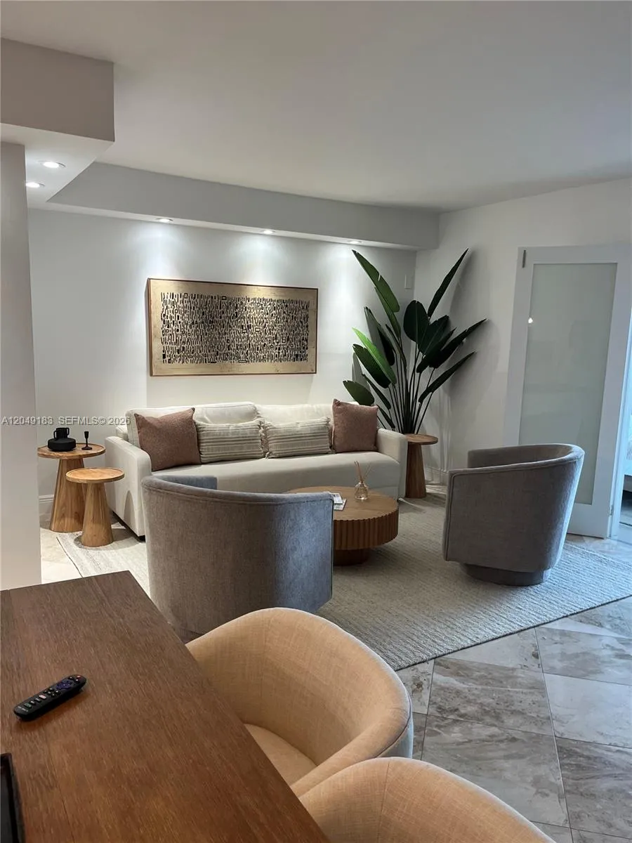2301 Collins Ave #731 Miami Beach, FL 33139