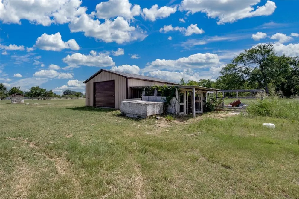 9325 County Road 4074 Scurry, TX 75158
