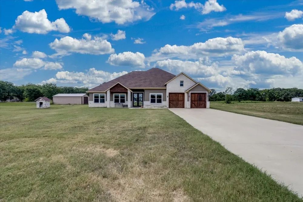 9325 County Road 4074 Scurry, TX 75158