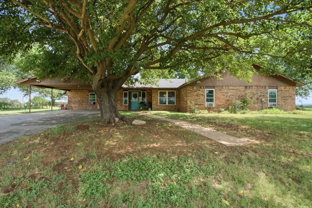 270 County Road 425 De Leon, TX 76444
