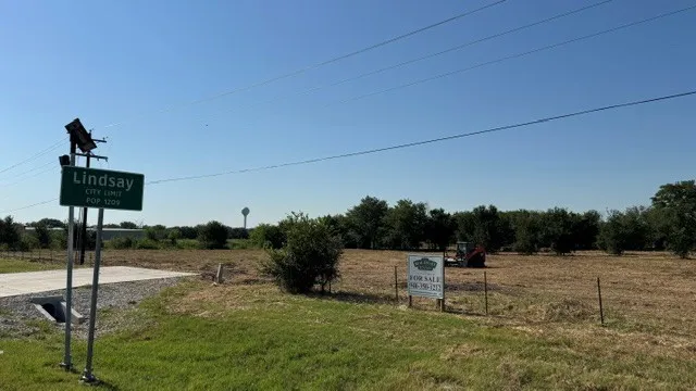 HWY 82 Lindsay, TX 76250