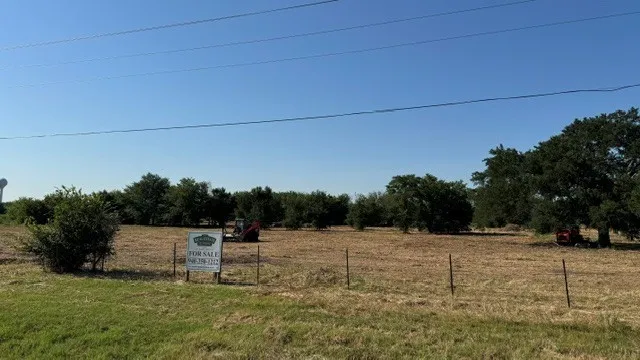 HWY 82 Lindsay, TX 76250
