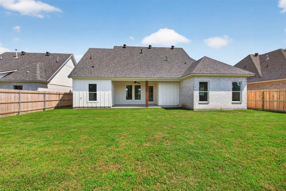 35 Turtle Creek Drive Benton, LA 71006