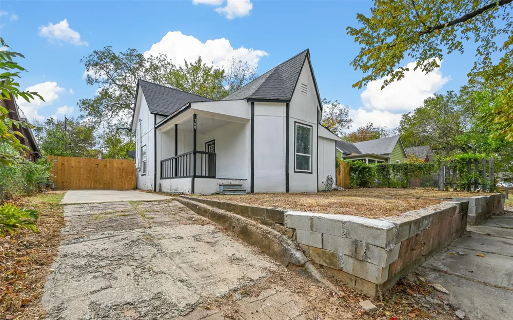 708 W Day Street Denison, TX 75020
